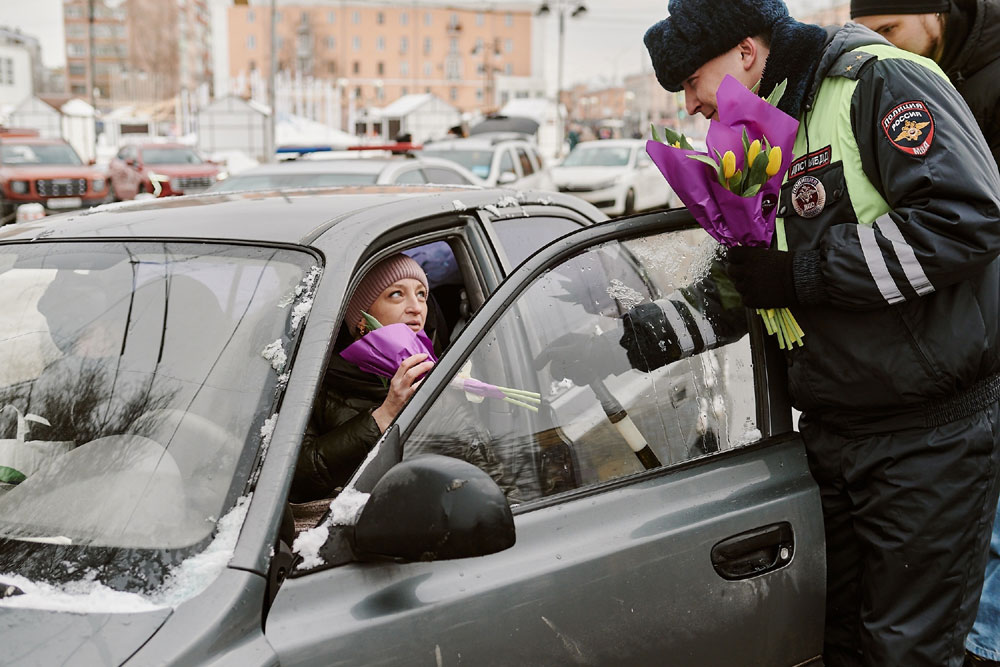 8 марта "Автоимпорт" провел "Цветочный патруль"
