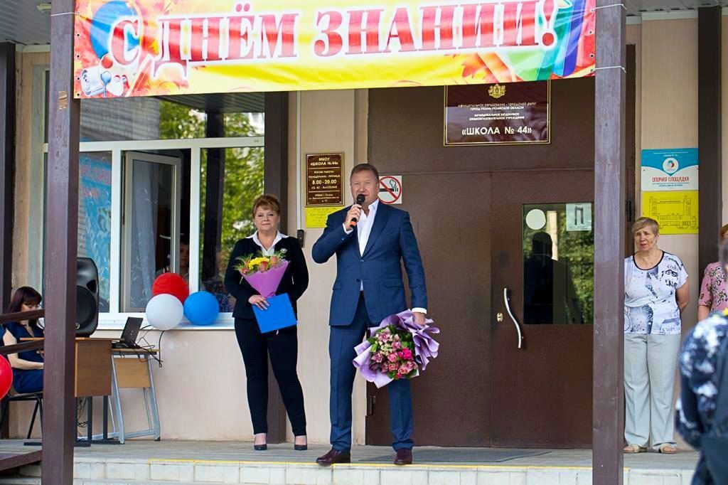 Депутат гордумы Олег Смирнов поздравил рязанских школьников с Днем знаний