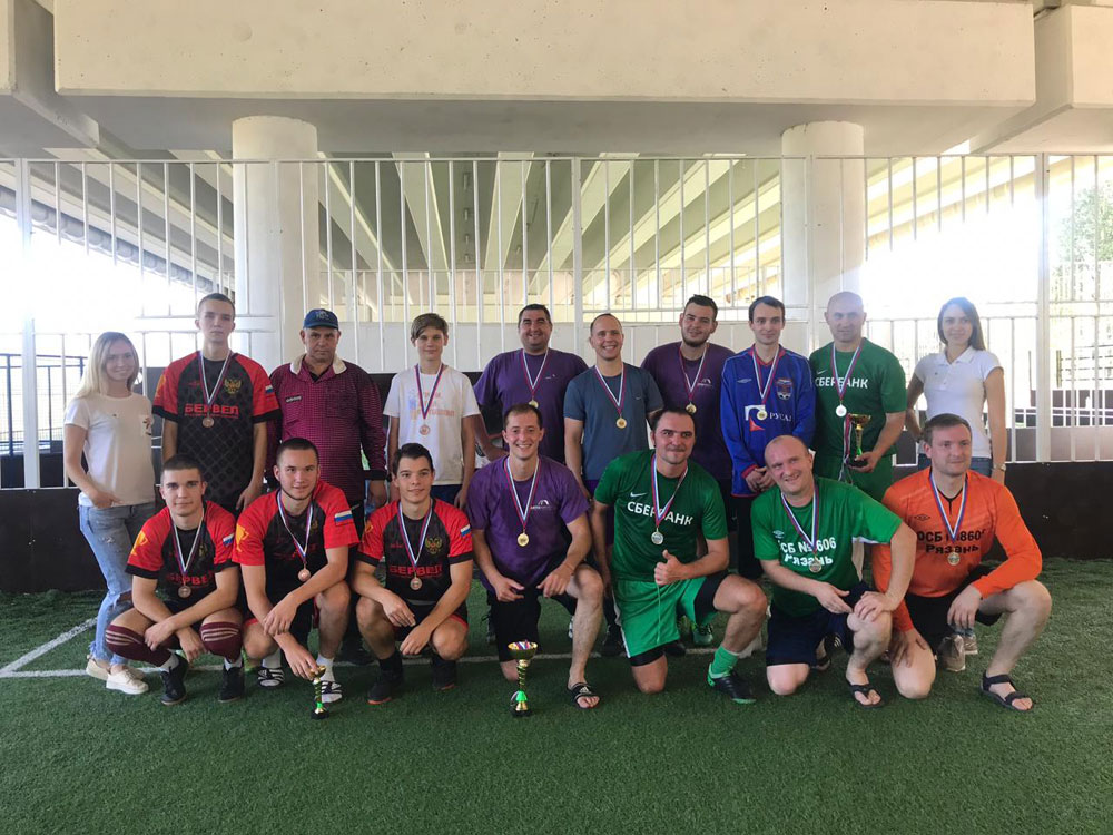 Футболисты «Автоимпорта» победили в корпоративном турнире Сбербанка
