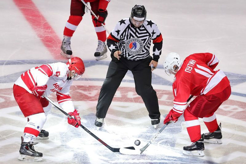 Глава рязанской НХЛ Олег Смирнов в шестой раз сыграл с Владимиром Путиным в матче звезд лиги